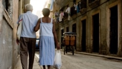 Info Martí | Los ancianos, entre los más perjudicados con la bancarización  Info Martí | Los ancianos, entre los más perjudicados con la bancarización