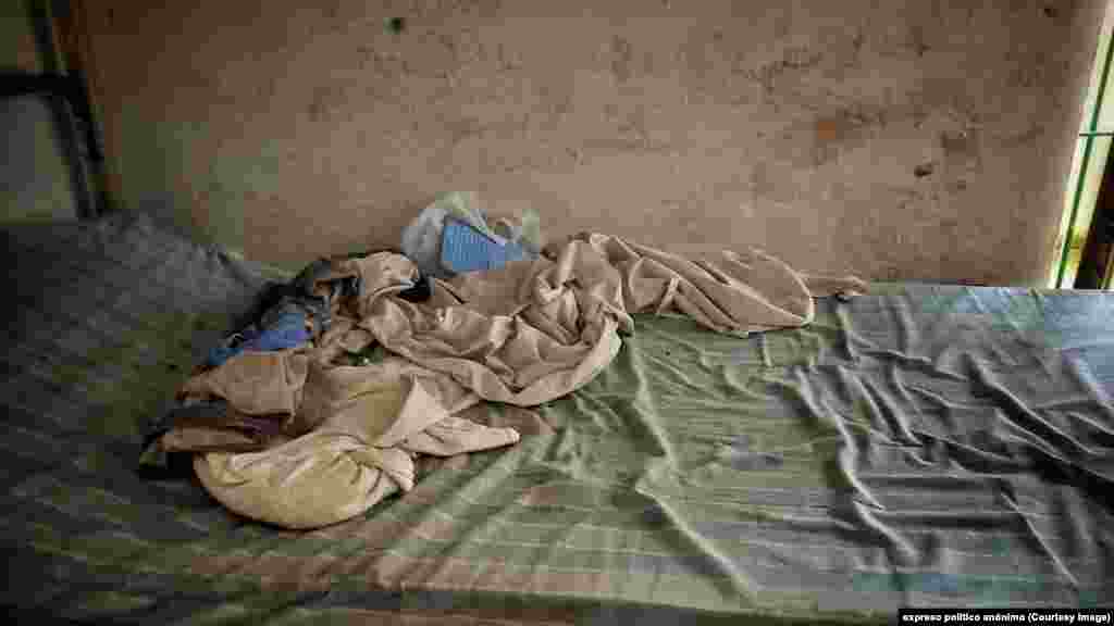 Fotos tomadas en los calabozos de Caimito, Artemisa, Cuba. 2022. Un colchón infestado de chinches. 