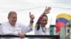 El excandidato presidencial venezolano Edmundo González (izq) y la líder opositora María Corina Machado en un mitin de campaña en Venezuela. (AP/Ariana Cubillos/Archivo)