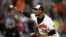 El pitcher de los Orioles de Baltimore Yennier Cano lanza el noveno inning contra los Tampa Bay Rays, el miércoles 10 de mayo. (AP Foto/Nick Wass)