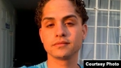 Marcos Aurelio Barrera lleva seis meses en México a la espera de una cita para el CBP One.