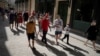 Turistas rusos que se hospedan en un resort en la playa, hacen una excursión a La Habana en enero de 2021. REUTERS/Alexandre Meneghini