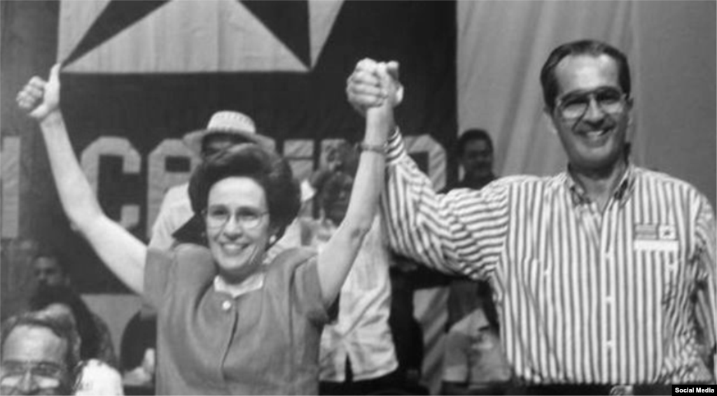 Teresita Yaniz apoya a su esposo en la lucha política