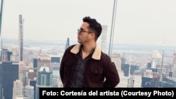 Alejandro Daniel García, un artista visual cubano radicado en New Jersey.