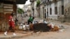 La acumulación de basura, las lluvias y la falta de fumigación han contribuido al agravamiento de la crisis epidemiológica en Cuba. REUTERS/Norlys Pérez