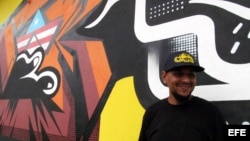 El rapero de ascendencia dominicana y puertorriqueña Siete Nueve posa para una fotografía durante una entrevista con Efe en San Juan, Puerto Rico.