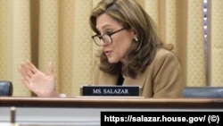 La congresista cubanoamericana María Elvira Salazar, durante una sesión en la cámara baja. (Foto: https://salazar.house.gov)