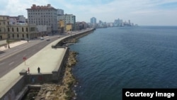 Vuelo de drone sobre el Malecón
