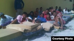 Cubanos en el Centro de Detención Carmichael, en Nassau, Bahamas.