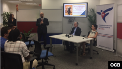 Ceremonia de entrega de orden Calixto Garcia a Omara Ruiz Urquiola y Roberto Jesús Quiñones Haces.