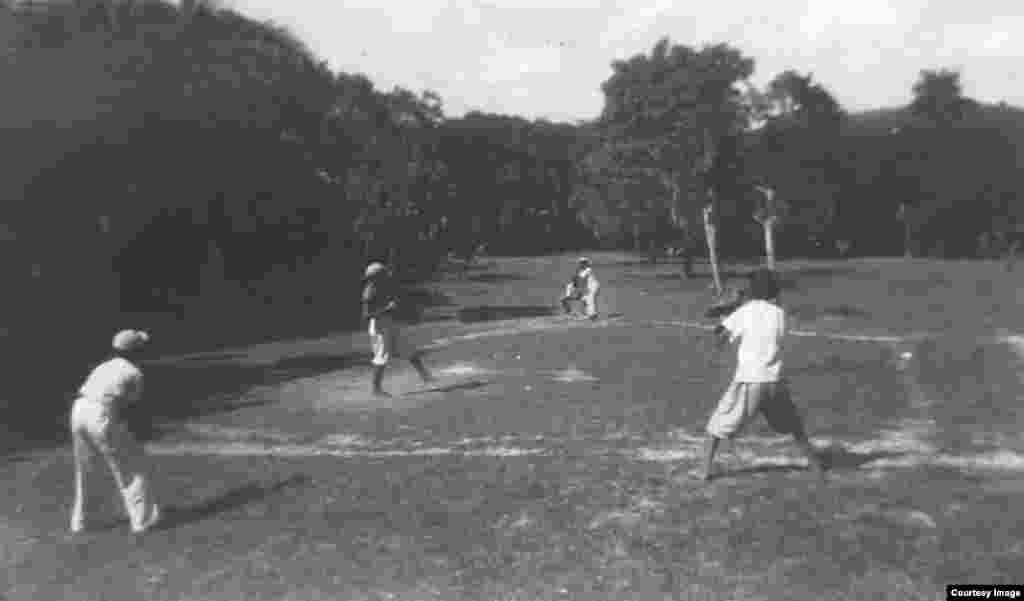 "Estrellas de Gigi". René Villarreal y sus amigos jugaban pelota en la Finca Vigía (c. 1940).