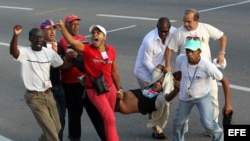 Detenido Daniel Llorente al desfilar el 1 de mayo con bandera de EEUU