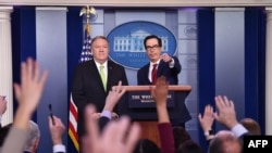 Los secretarios de Estado,Mike Pompeo, y Tesoro, Steven Mnuchin, anuncian a la prensa las sanciones contra Irán.