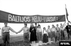 Lituania/Letonia/Estonia – La Vía Báltica, una manifestación pacífica que creó una cadena humana a través del Báltico el 23 de agosto de 1989 en el 50º aniversario del pacto Molotov-Ribbentrop.
