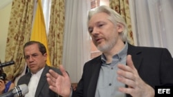 Conferenia de prensa de Julian Assange en la embajada de Ecuador en Londres.