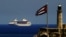 Un crucero de Royal Caribbean entra a la Bahía de La Habana, en mayo de 2019. (Yamil Lage/AFP)