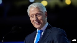 Bill Clinton ocupó la presidencia durante dos mandatos, desde enero de 1993 hasta enero de 2001.