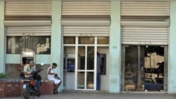 Escasez de efectivo en bancos cubanos dispara venta de turnos y comisiones
