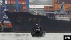 Archivo: Vista del barco norcoreano Chong Chon Gang que transportaba armas de guerra cubanas.