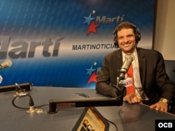 El abogado de Inmigración Angel Leal en los estudios de Radio Televisión Martí.