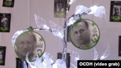 Los rostros de Félix Navarro y José Daniel Ferrer, entre los de otros presos políticos, en el árbol de Navidad del Observatorio Cubano de Derechos Humanos. (Captura de video/OCDH)