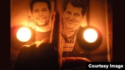 El pelotero cubano de los Atléticos de Oakland, Yonder Alonso, y el cubanoamericano Danny Valencia, de los Marineros de Seattle, visitaron en diciembre de 2016 el parque John Lennon, situado en la barriada de El Vedado, en La Habana, donde compartieron por espacio de cuatro horas con los integrantes de la Peña Deportiva MLB, que dirige Sergio Girat.<br />
 