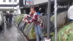 Se inundan puestos de cubanos frente a embajada de México en Ecuador Se inundan puestos de cubanos frente a embajada de México en Ecuador