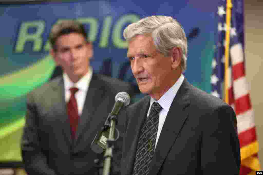 Embajador Armando Valladares en la conferencia de prensa en OCB.