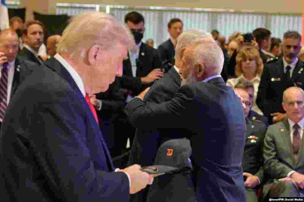 Trump y Netanyahu se reúnen con familiares de rehenes y con civiles y soldados israelíes heridos en los ataques del 7 de octubre.