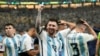 Lionel Messi celebra el triunfo argentino en la Copa Mundial de Fútbol de Qatar. (AP/Frank Augstein)
