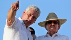 Raúl Castro, y su posible sucesor, el primer vicepresidente de Cuba, Miguel Díaz-Canel.