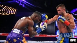 Lomachenko y Rigondeaux en acción en el ring.