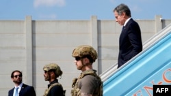 El secretario de Estado, Antony Blinken, arriba al aeropuerto Ben Gurion, cerca de Tel Aviv, el 16 de octubre de 2023. (Jacquelyn Martin/POOL/AFP).