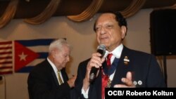 Jose Arenal (i) y Luis Conte Agüero (d).