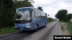 Un ómnibus de viajes nacionales.