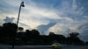 Cielo nublado en La Habana a medida que se acerca el huracán Rafael. (Adalberto Roque/AFP)