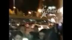 Policía Ecuador intenta negociar con cubanos frente a embajada de México Policía Ecuador intenta negociar con cubanos frente a embajada de México