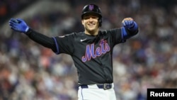 Colocado como primer bate en la alineación por el manager venezolano Carlos Mendoza, Iglesias no pudo hacerlo mejor.