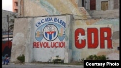 "La presidenta del CDR de un amigo se mantiene por la remesa familiar enviada desde el norte",