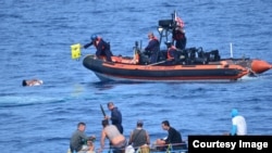 La Guardia Costera intercepta a balseros cubanos en el Estrecho de la Florida. Archivo.