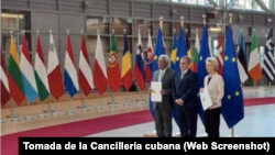 En mayo de 2025 la sede del Consejo Europeo acogió al Embajador cubano, Juan Antonio Fernández Palacios (centro), escoltado de Antonio Costa, presidente del Consejo Europeo y Ursula von der Layen, presidenta de la Comisión Europea.