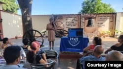 La vicefiscal jefa del municipio Bayamo, provincia Granma, Eliannys Bárbara Infante Bazán, durante un evento.