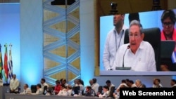 El gobernante cubano Raúl Castro, habla durante la V Cumbre de la CELAC, en República Dominicana.