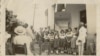 24/febrero/1952. La maestra Carmen Córdoba y un grupo de alumnas de la Escuela Pública No. 126 Ramón Rosaínz en el Hogar del Veterano, en San Miguel y Agustina, en 10 de Octubre. Además de conversar con viejos mambises, le obsequiamos una caja de tabacos. Yo soy la del chalequito, en la fila delantera, la tercera de izquierda a derecha.